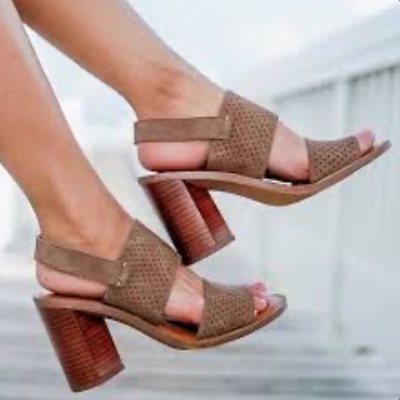 Franco Sarto Shoes - •FRANCO SARTO• 🤎 NEW 🤎 Suede Devine Sandals